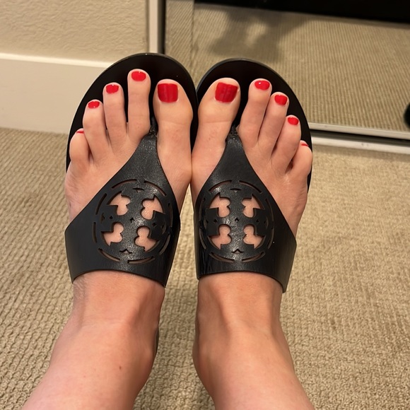 Tory Burch black leather sandal - Picture 4 of 4